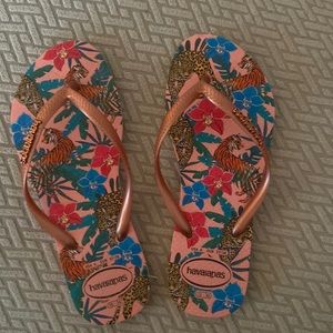 Havaianas pink With jungle pattern